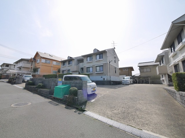 セジュール神功壱番館の駐車場