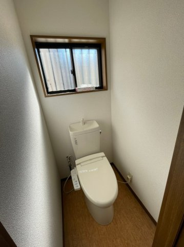大町1丁目戸建のトイレ