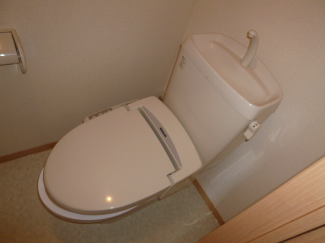 ソレイユ水江のトイレ|シャワー付きトイレ