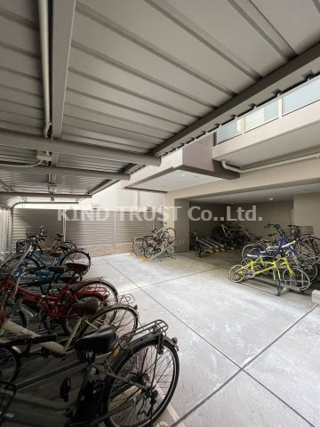 ジ　アドレス梅田のその他共用部分|屋根付き駐輪場です