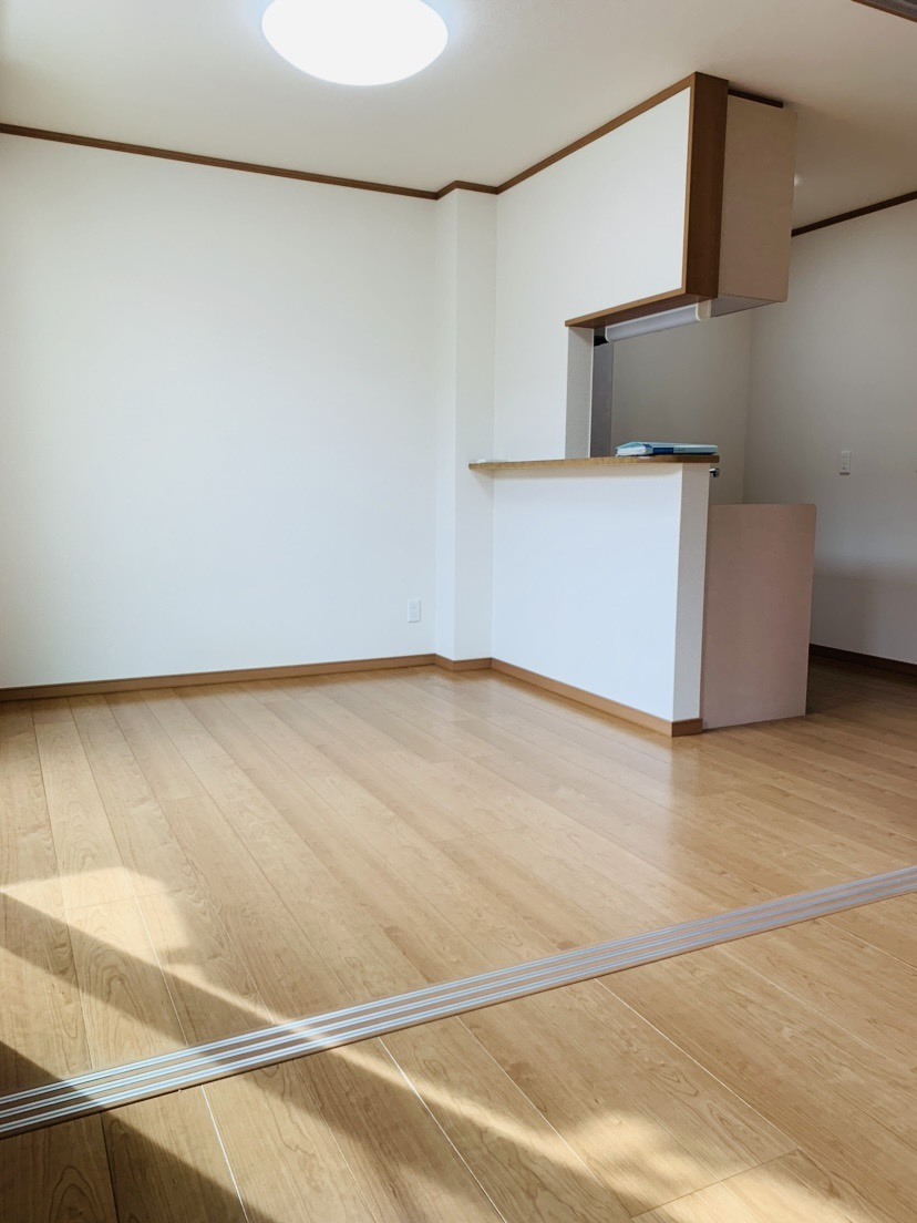 ラッキー１の内装|101号室反転タイプのお部屋の写真です