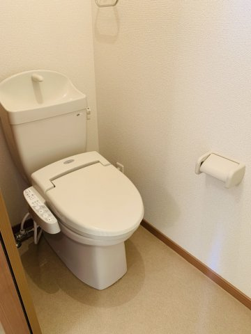 ラッキー１のトイレ|101号室反転タイプのお部屋の写真です