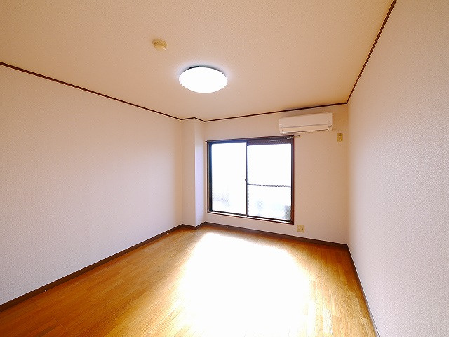 アーバンライフレジデンス天理の居間・リビング|コンパクトで使いやすい洋室です