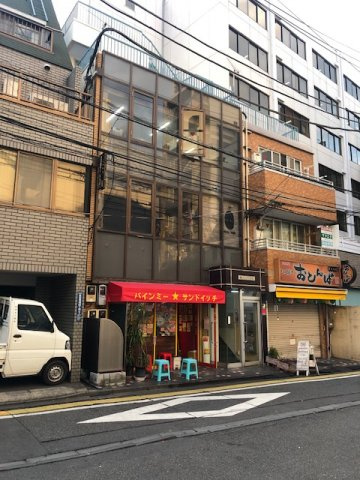 畔上セブンビルの外観