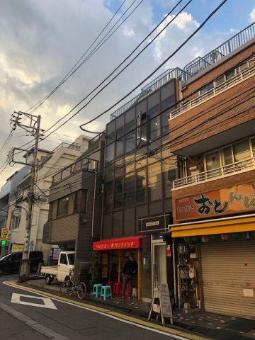 畔上セブンビルの外観