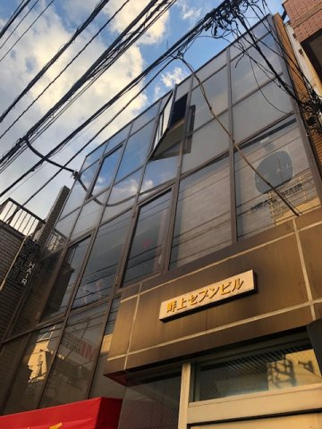 畔上セブンビルの外観