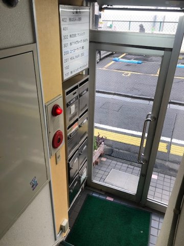 畔上セブンビルのエントランス
