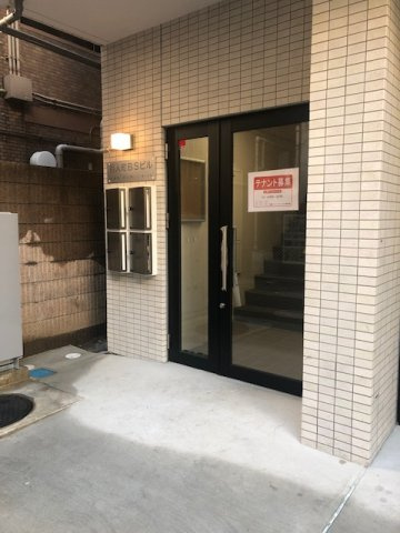 百人町BSビルのエントランス