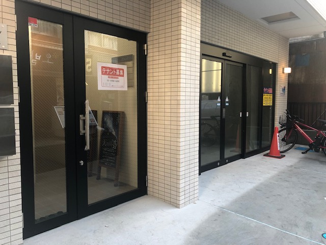 百人町BSビルのエントランス