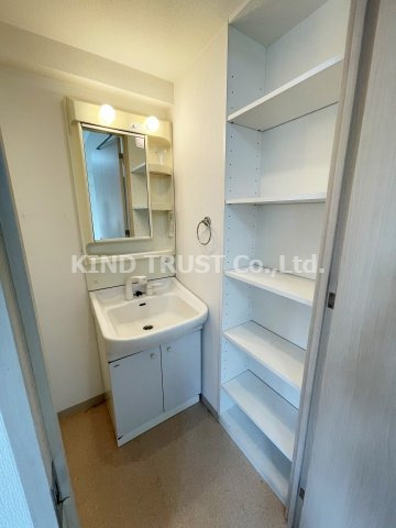 ファミール・リブレ梅田東の洗面所|コンパクトで使いやすい洗面所