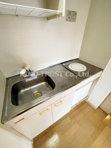 ファミール・リブレ梅田東のキッチン|コンパクトなキッチンで掃除もラクラク