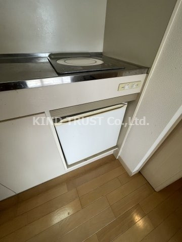 ファミール・リブレ梅田東のキッチン|ミニ冷蔵庫がついています
