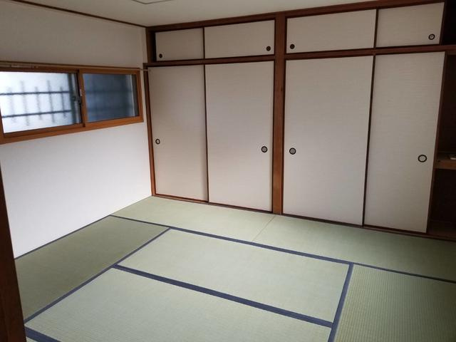 【和室】 | まるじんビル | 和室８帖。押入あります。
