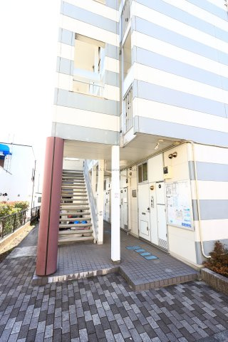 レオパレスアネモスのエントランス