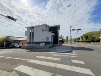 【前面道路含む現地写真】