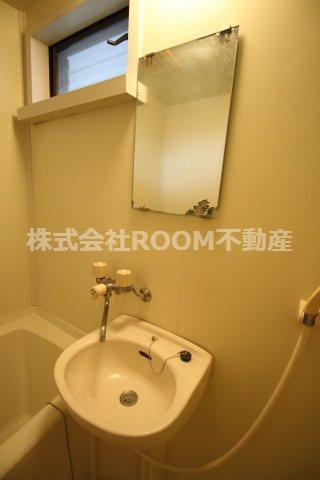 ロイヤル若葉の洗面所|スペースが確保できる洗面所です