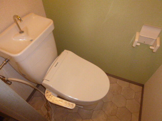 グリーンハイツ神田Ｂのトイレ|温水洗浄便座