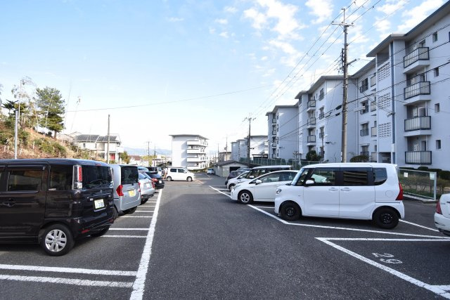 乙訓郡大山崎町字円明寺の中古マンションの駐車場