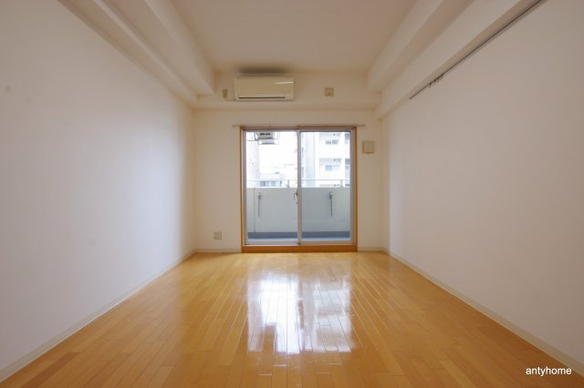 アーデンタワー靭公園　仲介手数料無料の居間・リビング