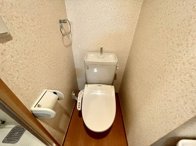【トイレ】 | アセットヒルズディアフィオーレ博多 | 落ち着いた色調のトイレです