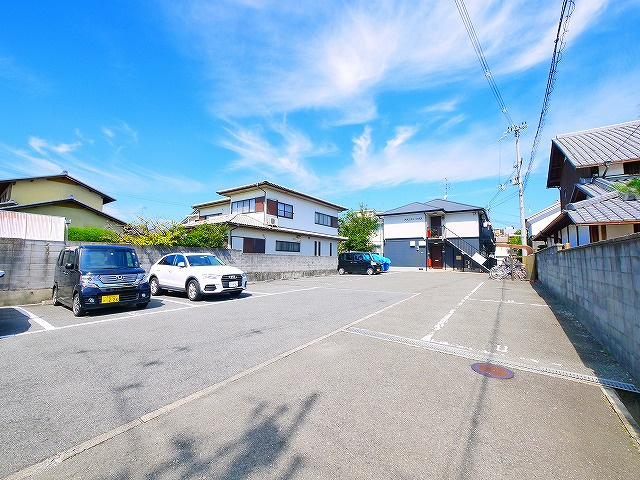 アメニティハウスの駐車場|駐車スペースもあります