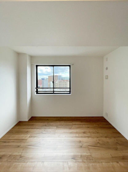 【寝室】 | 広くて明るい寝室