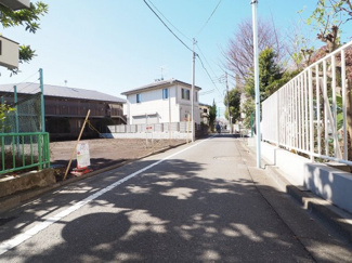 【前面道路含む現地写真】 | 現地見学や資料請求などお気軽にお問合わせ下さい
周辺環境とあわせて現地ご案内致します。
