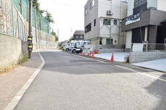 【前面道路含む現地写真】 | 現地見学や資料請求などお気軽にお問合わせ下さい。
周辺環境とあわせて現地ご案内致します。