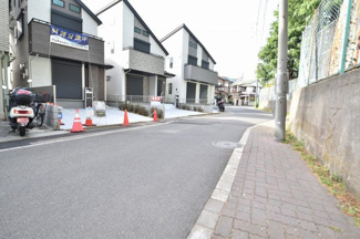 【前面道路含む現地写真】 | 現地見学や資料請求などお気軽にお問合わせ下さい。
周辺環境とあわせて現地ご案内致します。