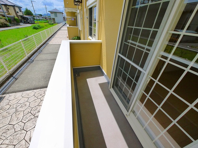 エム・フィオーレのバルコニー|暖かな日差しのふりそそぐバルコニー