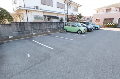【駐車場】 | ツインスターヴィラ | 駐車場