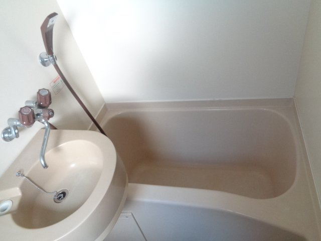 サントピア高町の浴室|コンパクトで使いやすいお風呂です