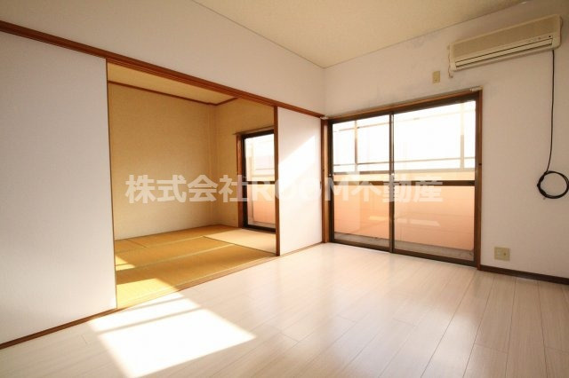 リバーサイド自由ヶ丘の居間・リビング|ゆったりとしたリビングです