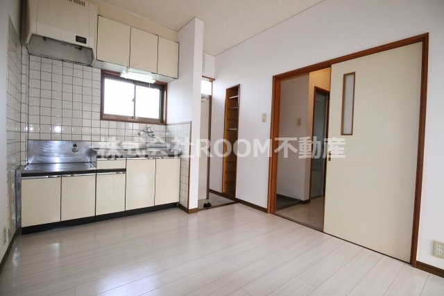 リバーサイド自由ヶ丘のキッチン|コンパクトなキッチンで掃除もラクラク