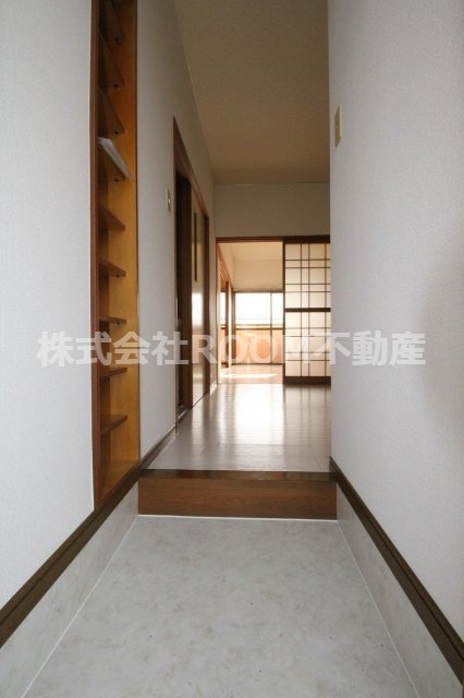 リバーサイド自由ヶ丘の玄関|収納もある玄関です