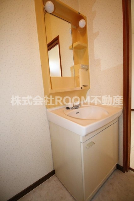 リバーサイド自由ヶ丘の独立洗面台|独立洗面台あり、毎朝おしゃれに忙しい女性の方におすすめです