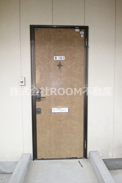 センチュリーハイツRYOの玄関