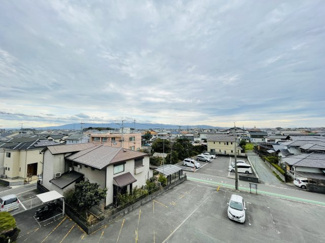 【展望】 | 前方に遮るものがないので見晴らしは抜群です！バルコニーからは大きな青空の眺めが最高です♪