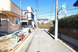 【前面道路含む現地写真】 | 現地見学や資料請求などお気軽にお問合せ下さい。
周辺環境とあわせて現地もご案内致します。