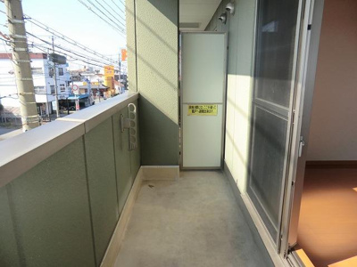 【バルコニー】 | ティーワン緑町 | 外からの目が気にならないバルコニーで洗濯物が干せます