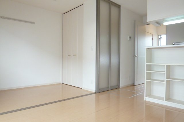 リーベ【10，000円キャッシュバック対象物件】の居間・リビング|ゆったり過ごせるリビングです