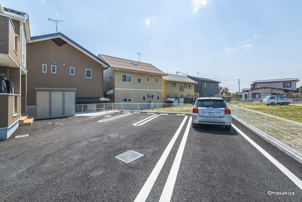 フォルトゥーナWの外観|駐車場