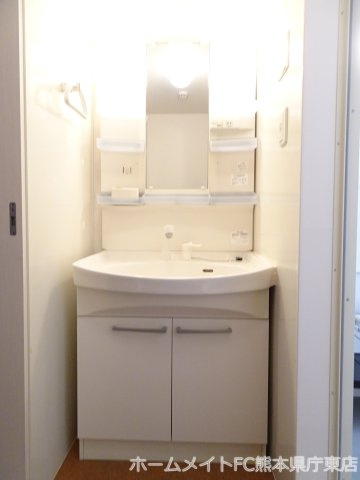 熊本市中央区保田窪１丁目のアパートの独立洗面台