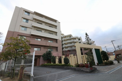 【外観】 | グランディア緑地公園プレジオウエストコート | 【現地写真】総戸数131戸のマンションです♪