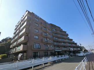 【外観】 | 総戸数４４戸、平成１３年５月築、管理人は日勤勤務につき管理体制良好です♪