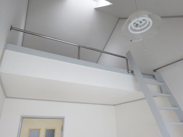 ロフトのおかげで天井も広いです