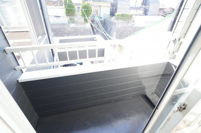 【バルコニー】 | 青崎2-20戸建（リノベ済） | 【陽当たりがポイント！】
前面に建物が無いバルコニーは
洗濯ものも直ぐに乾きそう！
眺望もよく言うこと無いですね！
