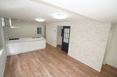 【居間・リビング】 | 青崎2-20戸建（リノベ済） | 室内（2021年1月31日11：00頃）撮影