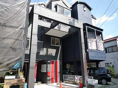 【外観】 | 青崎2-20戸建（リノベ済） | 【資料には掲載していない情報】
物件の陽当りや通風・仕様設備やお部屋の大きさの比較、
近隣・周辺環境や街並みなど、資料には掲載していない情報が
現地にはたくさんあります。是非ご確認ください。