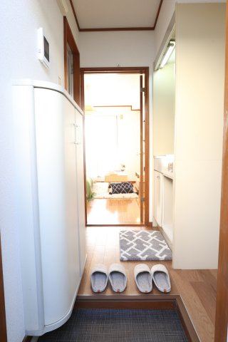 ウイングコート萩山の玄関